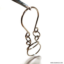 Load image into Gallery viewer, Horseshoes - wire puzzle