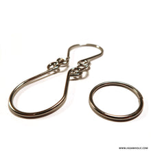 Load image into Gallery viewer, Horseshoes - wire puzzle